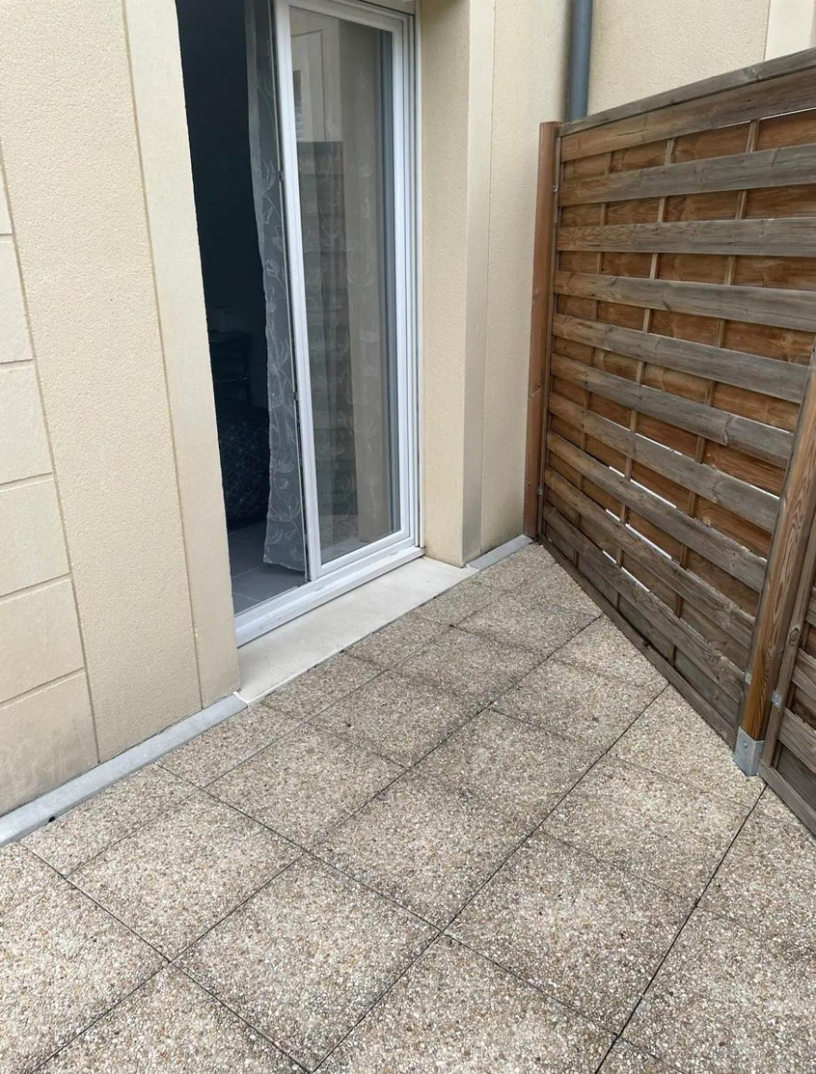 Studio A 300 M De La Gare De Mantes-La-Jolie Exterior photo